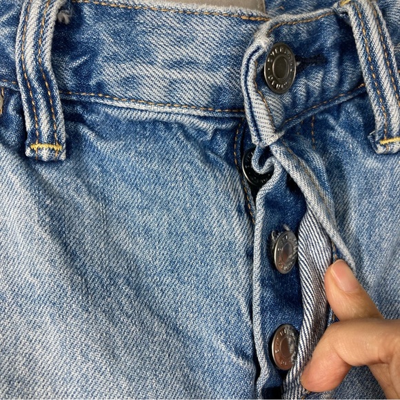 Everlane Women's O-S Boy Friend Cut Off Denim Shorts 27 Light Wash Button Fly - Picture 7 of 12